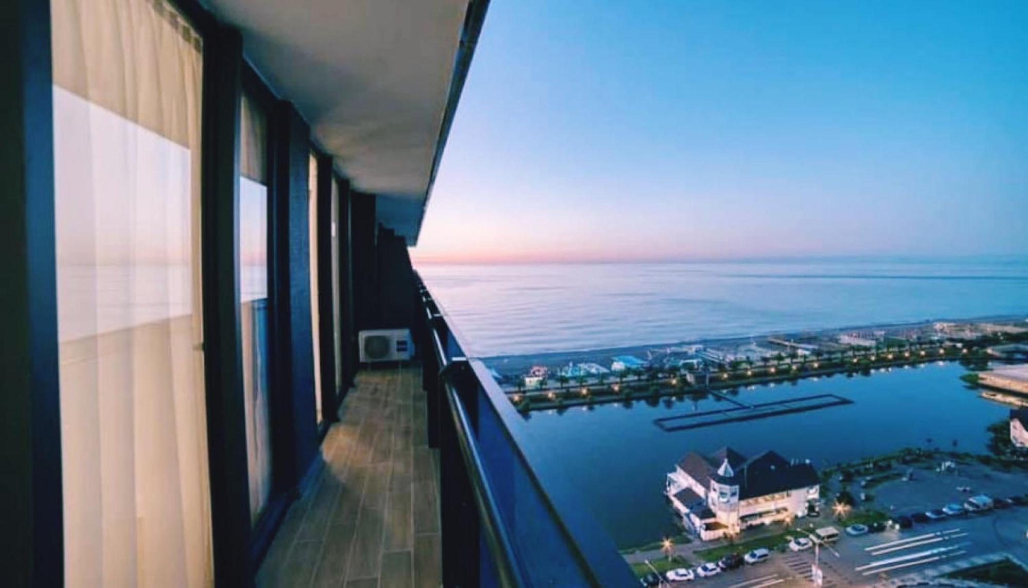 Delux Sea View Aparthotel In Orbi City Batumi Exterior foto