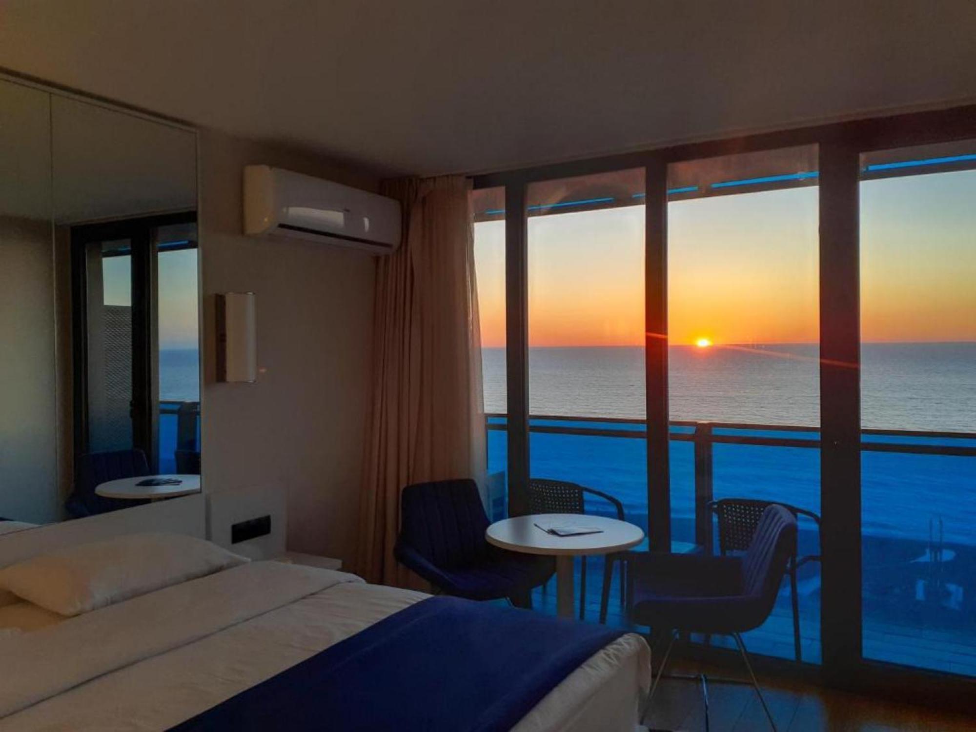 Delux Sea View Aparthotel In Orbi City Batumi Exterior foto