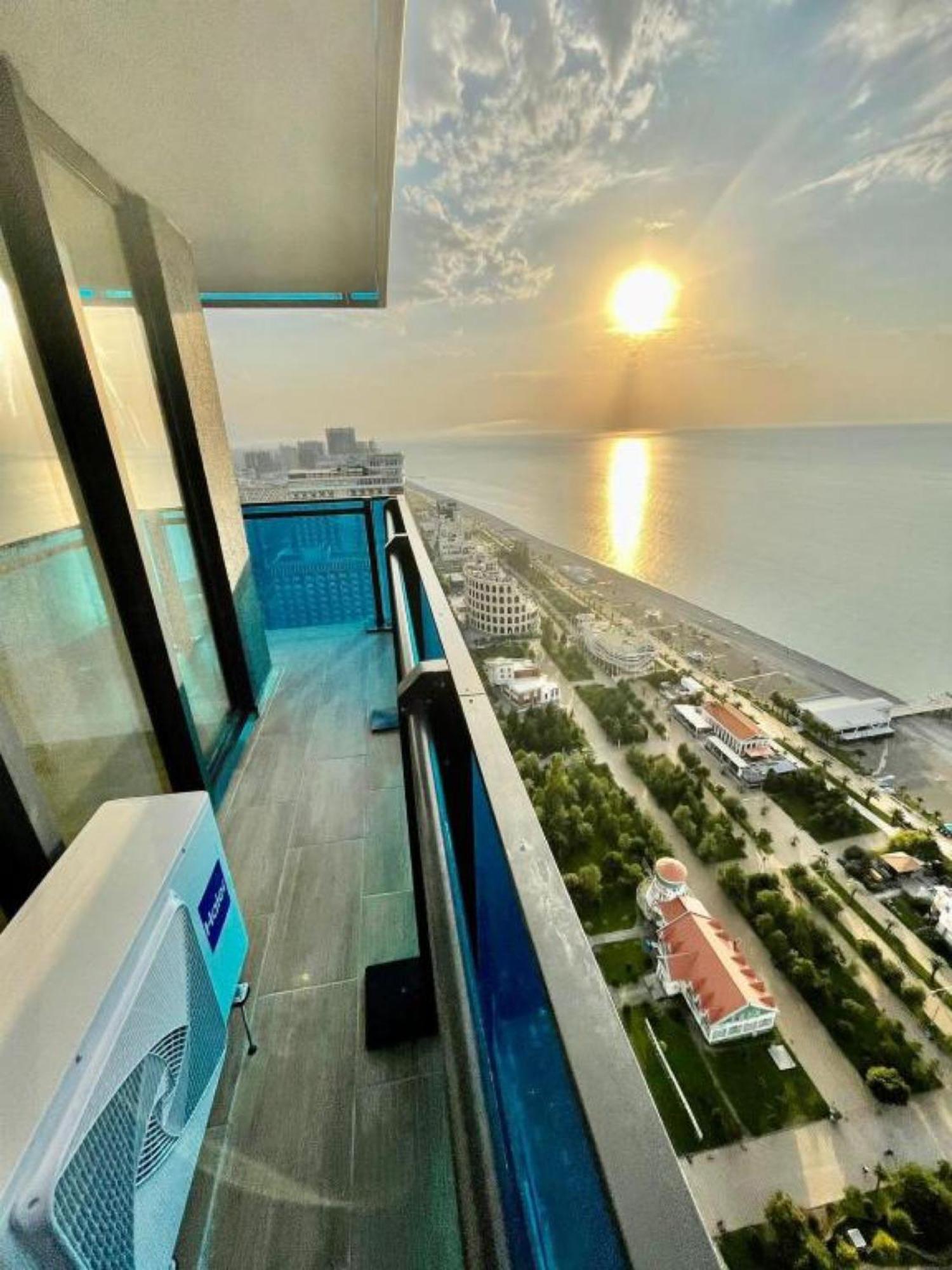 Delux Sea View Aparthotel In Orbi City Batumi Exterior foto
