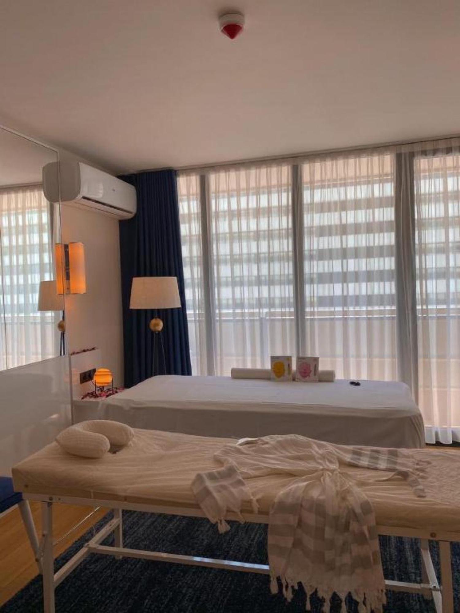Delux Sea View Aparthotel In Orbi City Batumi Exterior foto